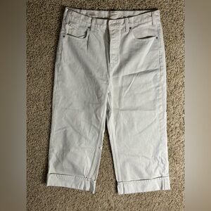 NWOT - Universal Thread Cropped Vintage Cuffed Cream Jeans - 10